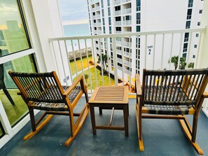 Property grounds - Florida Sunshine Shoreline Towers 3-bedroom condo with great beachfront views (Destin)