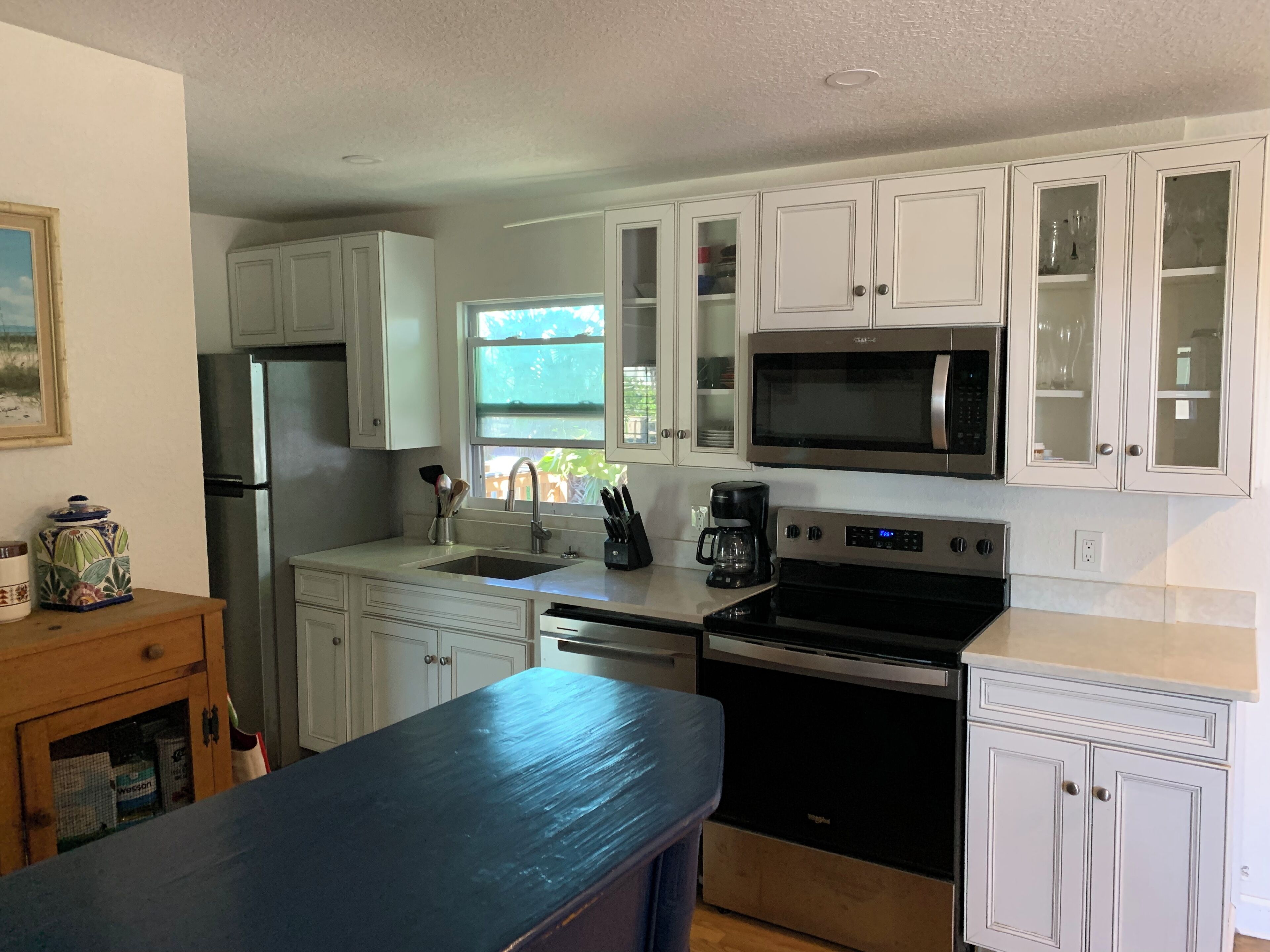 Microwave, dishwasher