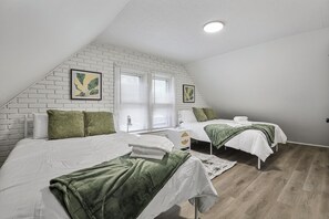 4 bedrooms, desk, iron/ironing board, free WiFi