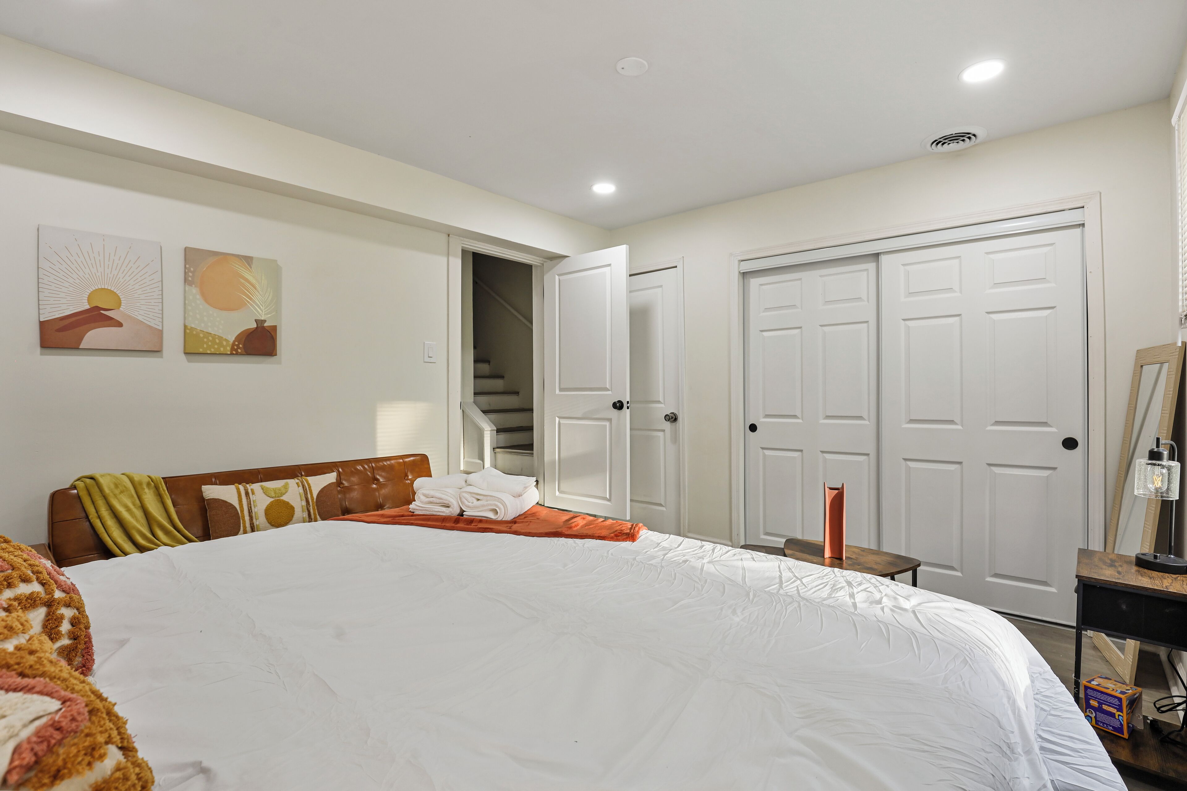 4 bedrooms, desk, iron/ironing board, free WiFi