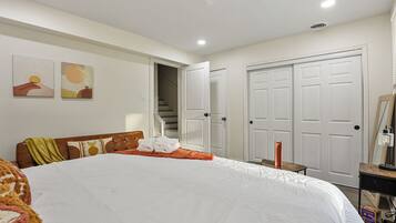 4 bedrooms, desk, iron/ironing board, free WiFi