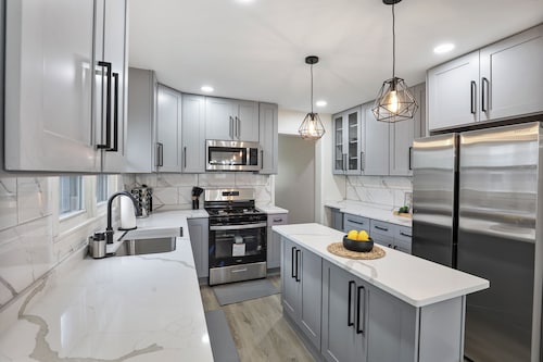 AeroStay Retreat – 4BR Home Near O’Hare Airport!