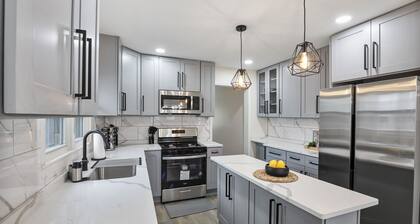 AeroStay Retreat – 4BR Home Near O’Hare Airport!