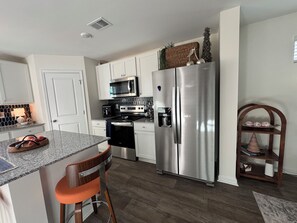 Mikrobølgeovn, ovn, kogeplade, opvaskemaskine