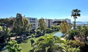 Property grounds - 2-bedroom Apartment - Sleeps 6 - Residential Swimming Pool - Air Conditioning - Wifi - Sainte Maxime (Sainte-Maxime)