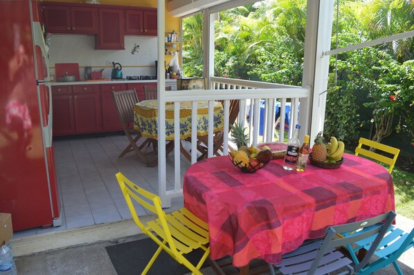 Outdoor dining