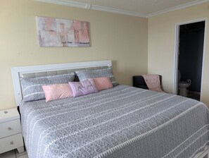 3 chambres, coffres-forts dans les chambres, bureau