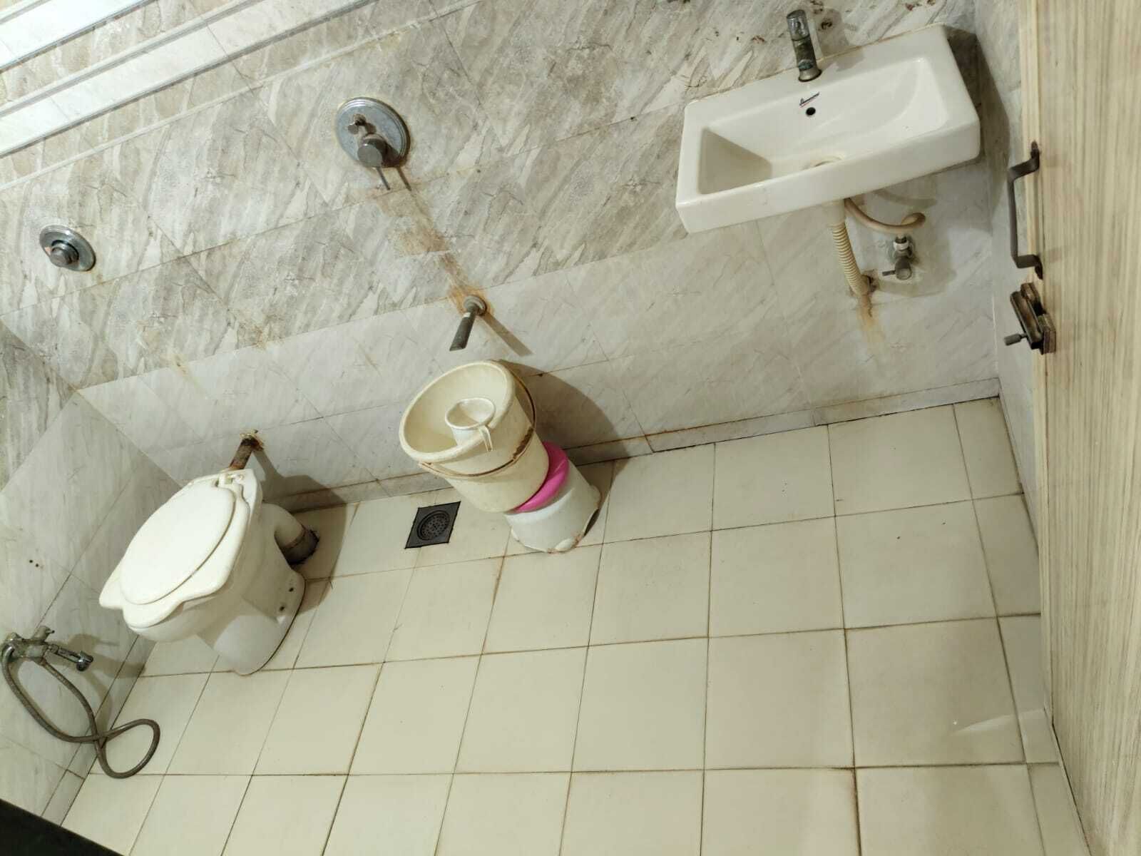 Deluxe Room | Bathroom | Shower, free toiletries, slippers, bidet