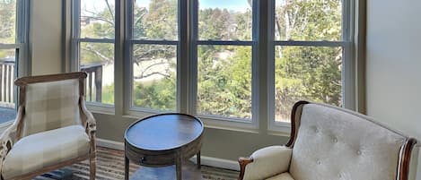 Studio (Multiple Bedrooms) | Property amenity