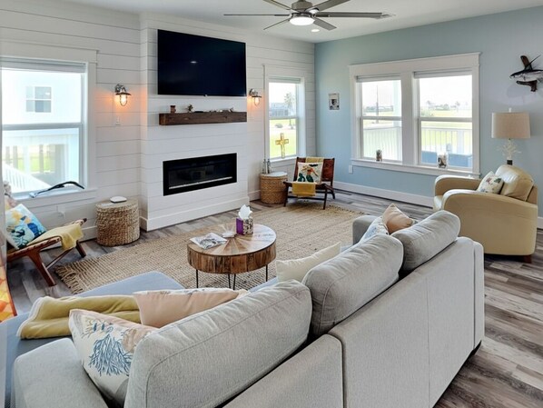 House (3 Bedrooms) | Living area | TV