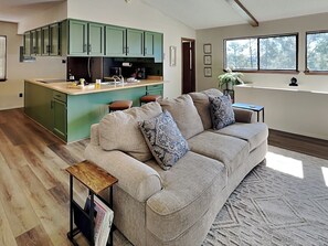 Studio (3 Bedrooms) | Property amenity