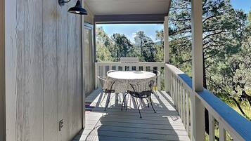 Studio (3 Bedrooms) | Property amenity