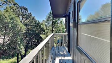 Studio (3 Bedrooms) | Property amenity