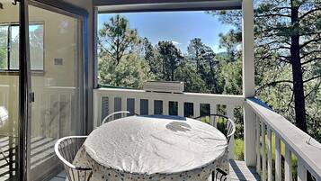 Studio (3 Bedrooms) | Property amenity