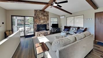 Studio (3 Bedrooms) | Property amenity