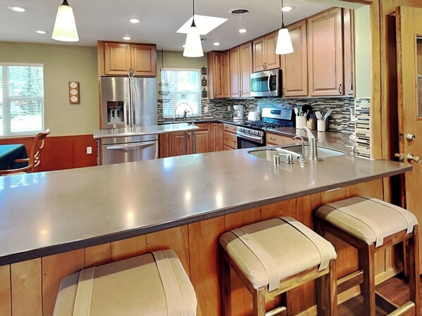 House (4 Bedrooms) | Kemudahan hartanah