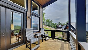 Studio (1 Bedroom) | Property amenity