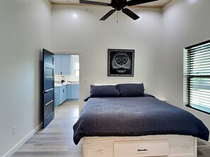 Studio (1 Bedroom) | Property amenity