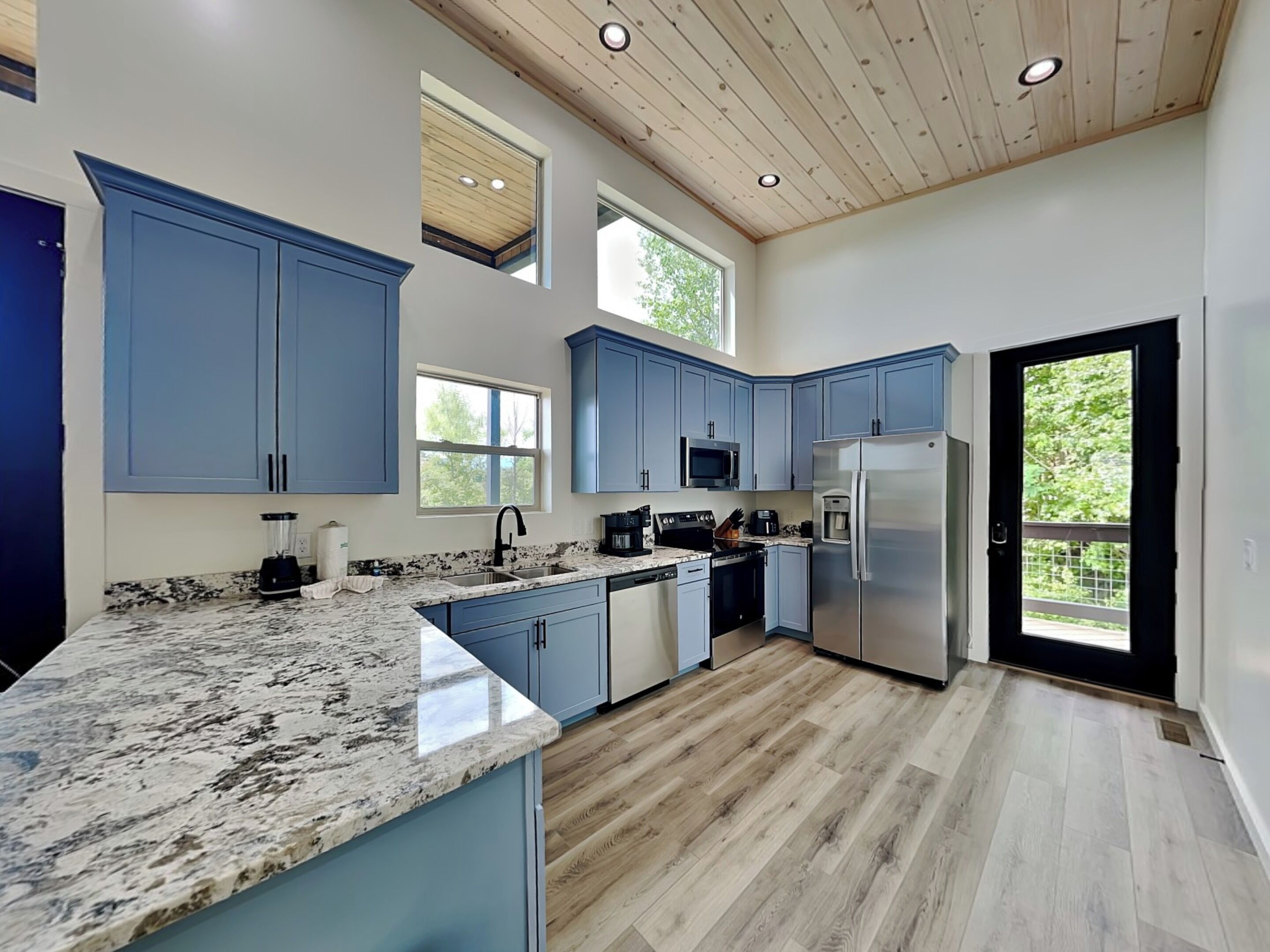 Studio (1 Bedroom) | Property amenity