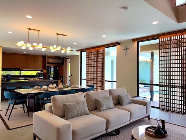 Vila família, cozinha, vista para a piscina | Área de estar