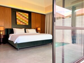 Escritorio, espacio para trabajar con laptop y wifi gratis 