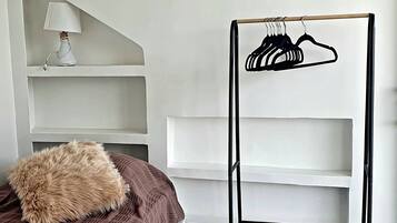 5 bedrooms, iron/ironing board, WiFi