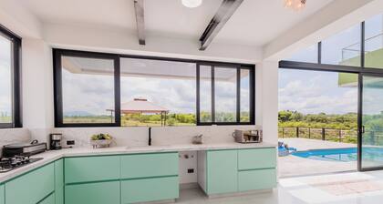 Marvelous 5-bedroom Villa in Cerritos, Pereira