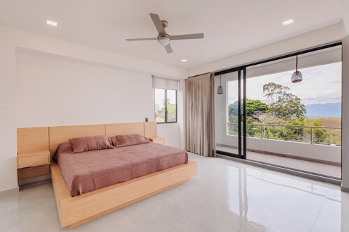 Marvelous 5-bedroom Villa in Cerritos, Pereira