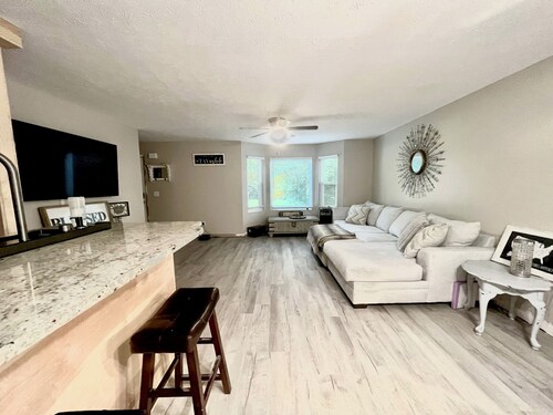 Home in Downtown Acworth with Hot Tub