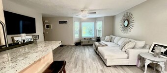 Home in Downtown Acworth with Hot Tub