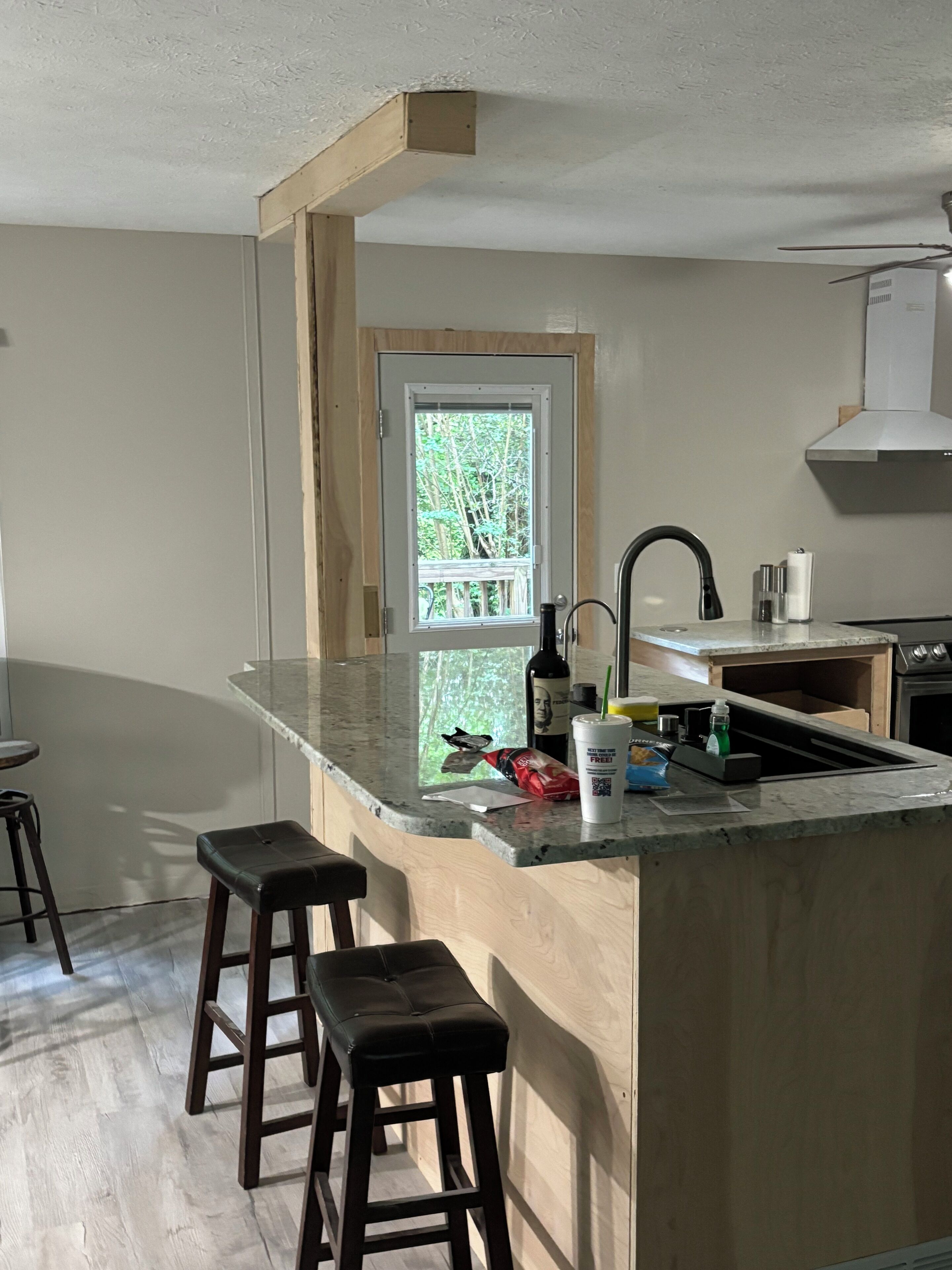 Micro-ondes, four, plaque de cuisson, lave-vaisselle