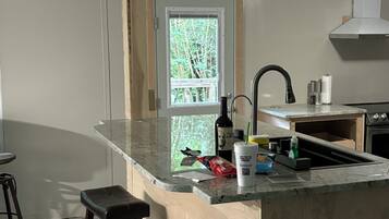 Micro-ondes, four, plaque de cuisson, lave-vaisselle