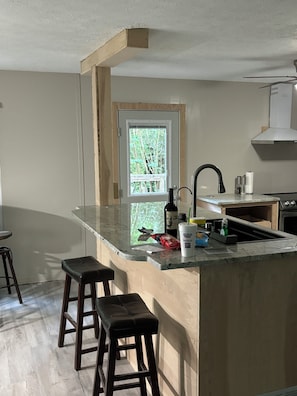 ميكروويف، فرن، موقد طهي مسطح، غسالة أطباق