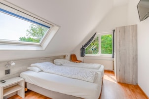 3 habitaciones, muebles diferentes y ropa de cama 