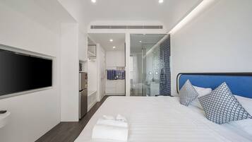 Superior-Studio, Balkon, Stadtblick | Schreibtisch, laptopgeeigneter Arbeitsplatz, Verdunkelungsvorhänge