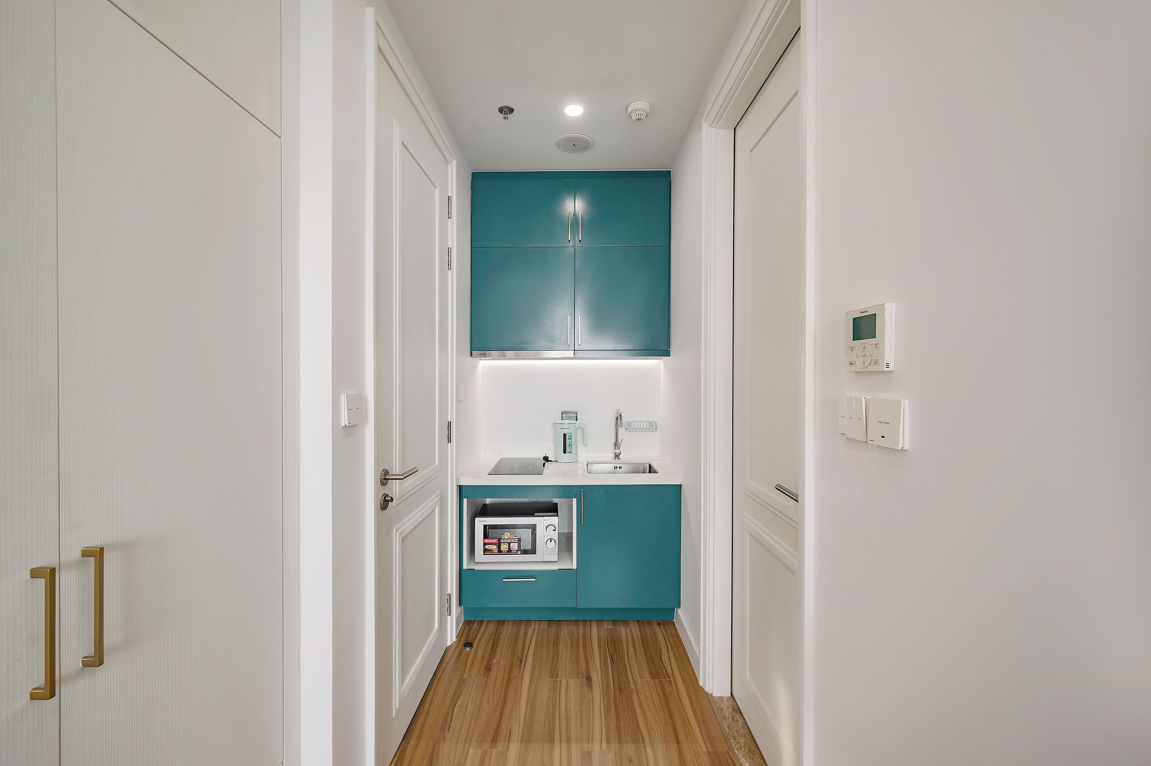 Suite Studio Deluxe, balcon, vue plage | Cuisine privée | Réfrigérateur, micro-ondes, plaque de cuisson