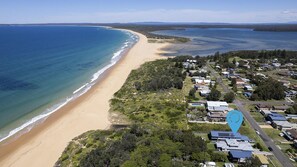 On the beach - Whale Watcher - Beachfront with Spa (Culburra Beach)