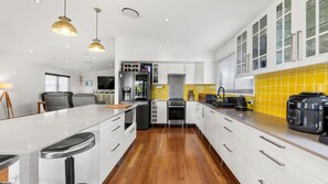 Fridge, microwave, stovetop, dishwasher