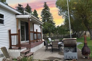 A house with a covered porch, outdoor seating, and a barbecue grill. - Soothing, Tranquil, 3-bedroom home. New listing. Also see vrbo#291451 (Gardiner)