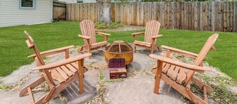 New-Big Backyard! Firepit! Perfect for Families!