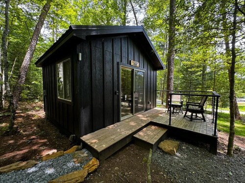 Couples Glamping Cabin - Lazy Bear