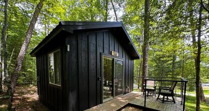 Couples Glamping Cabin - Lazy Bear