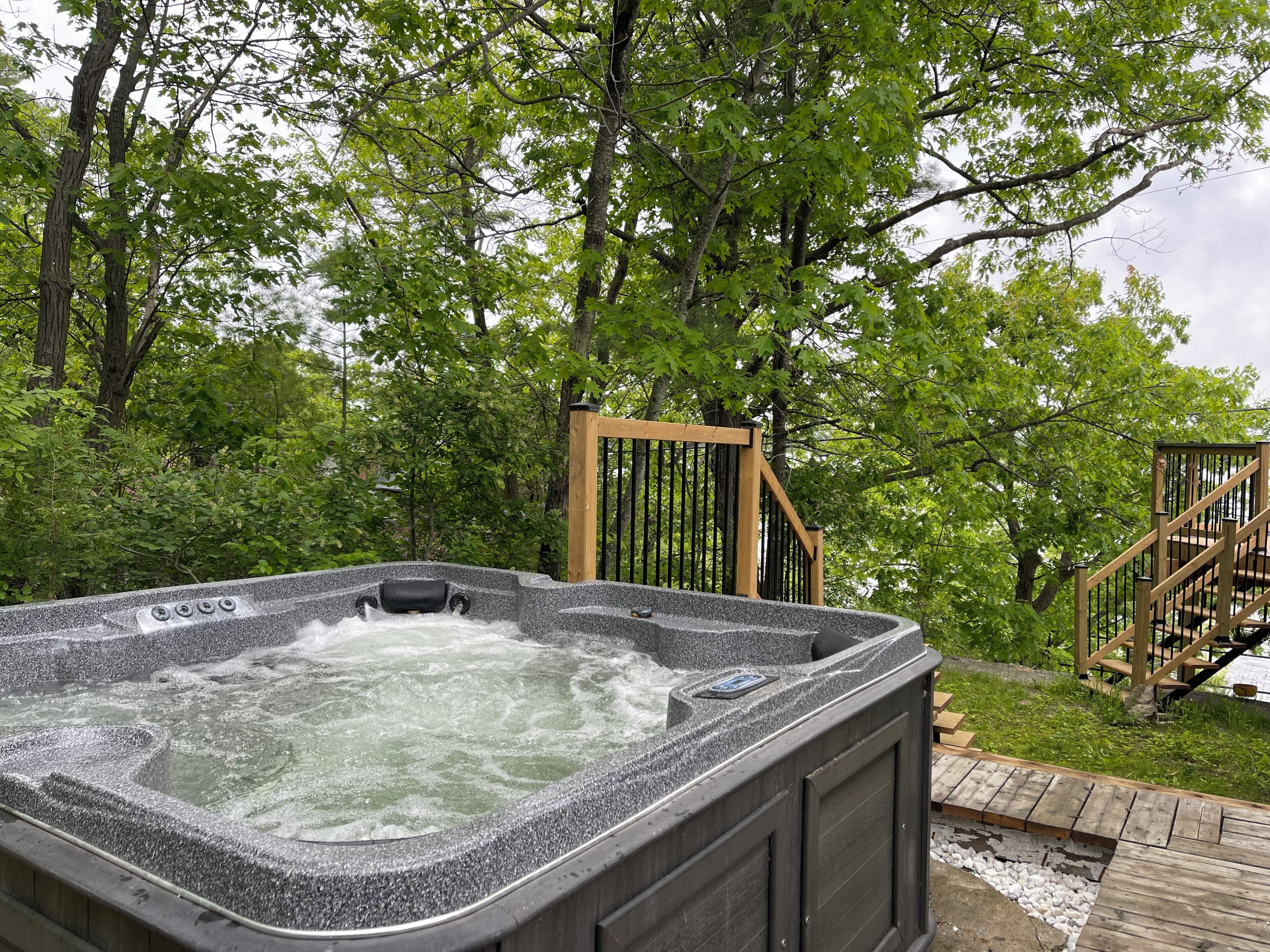 Outdoor spa tub