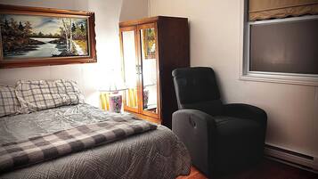 3 bedrooms, iron/ironing board, Internet, bed sheets