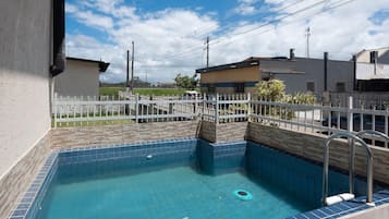 Villa básica | Piscina | Una piscina al aire libre