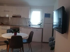 Fridge, microwave, oven, stovetop - Apartments Villa Jagoda - Two Bedroom Apartment A2 (Rab)