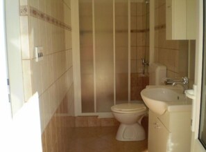 Shower, hair dryer, towels - Apartments Villa Jagoda - One Bedroom Apartment A3 (Rab)
