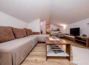 1 bedroom, iron/ironing board, Internet, bed sheets
