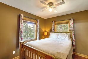 2 bedrooms, iron/ironing board, Internet, bed sheets - Ozarks Waterfront Home w/ Dock & Marina Access (Warsaw)