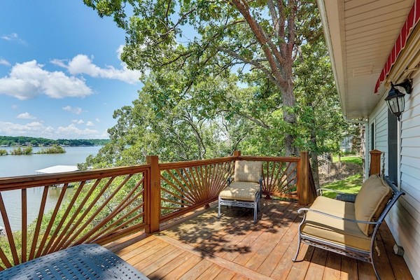Warsaw Vacation Rental | 2BR | 1BA | 800 Sq Ft | 5 Steps Required